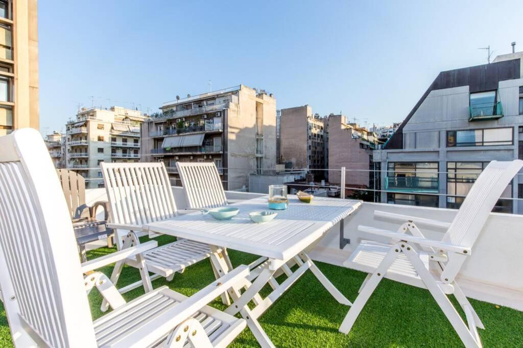 Neoclassical apartment with 2 bedrooms in Piraeus Buitenkant foto