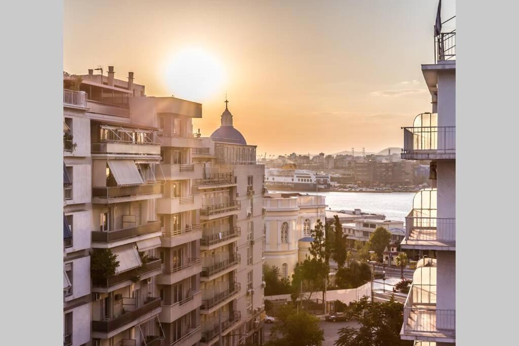 Neoclassical apartment with 2 bedrooms in Piraeus Buitenkant foto