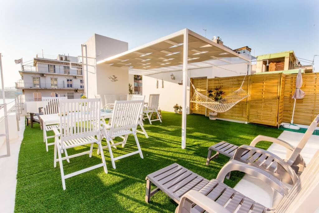 Neoclassical apartment with 2 bedrooms in Piraeus Buitenkant foto