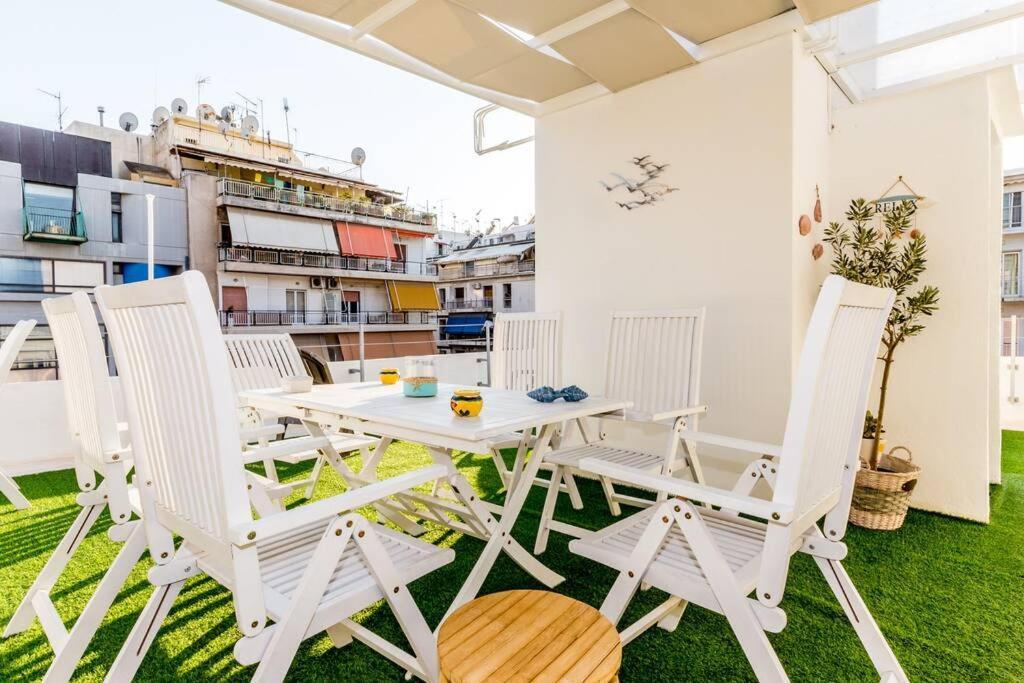 Neoclassical apartment with 2 bedrooms in Piraeus Buitenkant foto